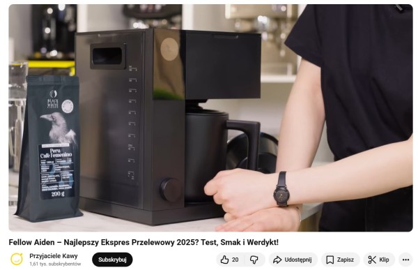 Wideo produktowe z testem ekspresu pokazuje, jak wygląda podstawowa obsługa urządzenia. Konsumentom łatwiej ocenić, czy sposób użytkowania modelu im odpowiada. Źródło: YouTube