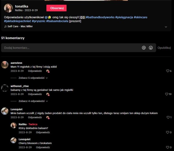Sklep internetowy, który decyduje się na wysyłkę paczki PR, powinien odpowiadać na pozytywne i negatywne wzmianki w komentarzach followersów. Źródło: TikTok